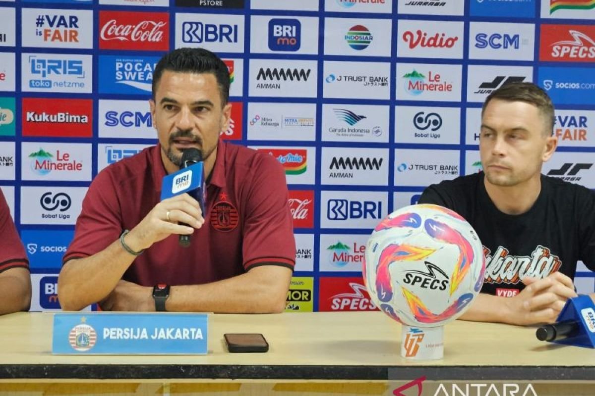 Berikut adalah beberapa alternatif judul untuk "Doni Tri dapat dimainkan saat Persija Jakarta jamu Semen Padang":

1. "Doni Tri Siap Tampil Saat Persija Jakarta Menghadapi Semen Padang"
2. "Persija Jakarta: Doni Tri Dapat Beraksi Melawan Semen Padang"
3. "Doni Tri Siap Perkuat Persija Jakarta Saat Hadapi Semen Padang"
4. "Persija Jakarta Sambut Semen Padang dengan Ketersediaan Doni Tri"
5. "Doni Tri Bisa Main Saat Persija Jakarta Jamu Semen Padang"

Silakan pilih atau sesuaikan dengan kebutuhan!