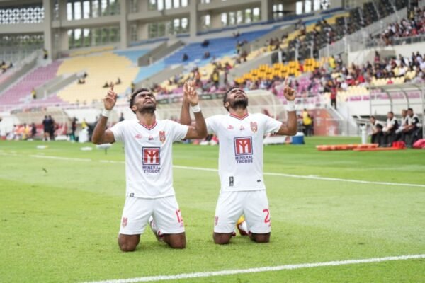 Sayuri Bersaudara Dipanggil Timnas untuk Kualifikasi Piala Dunia" bisa diubah judulnya menjadi:

"Sayuri Bersaudara Mendapatkan Panggilan ke Timnas untuk Kualifikasi Piala Dunia" 

Atau

"Timnas Panggil Sayuri Bersaudara untuk Kualifikasi Piala Dunia" 

Atau

"Sayuri Bersaudara: Aktor Kunci dalam Kualifikasi Piala Dunia untuk Timnas" 

Silakan pilih atau modifikasi sesuai kebutuhan!