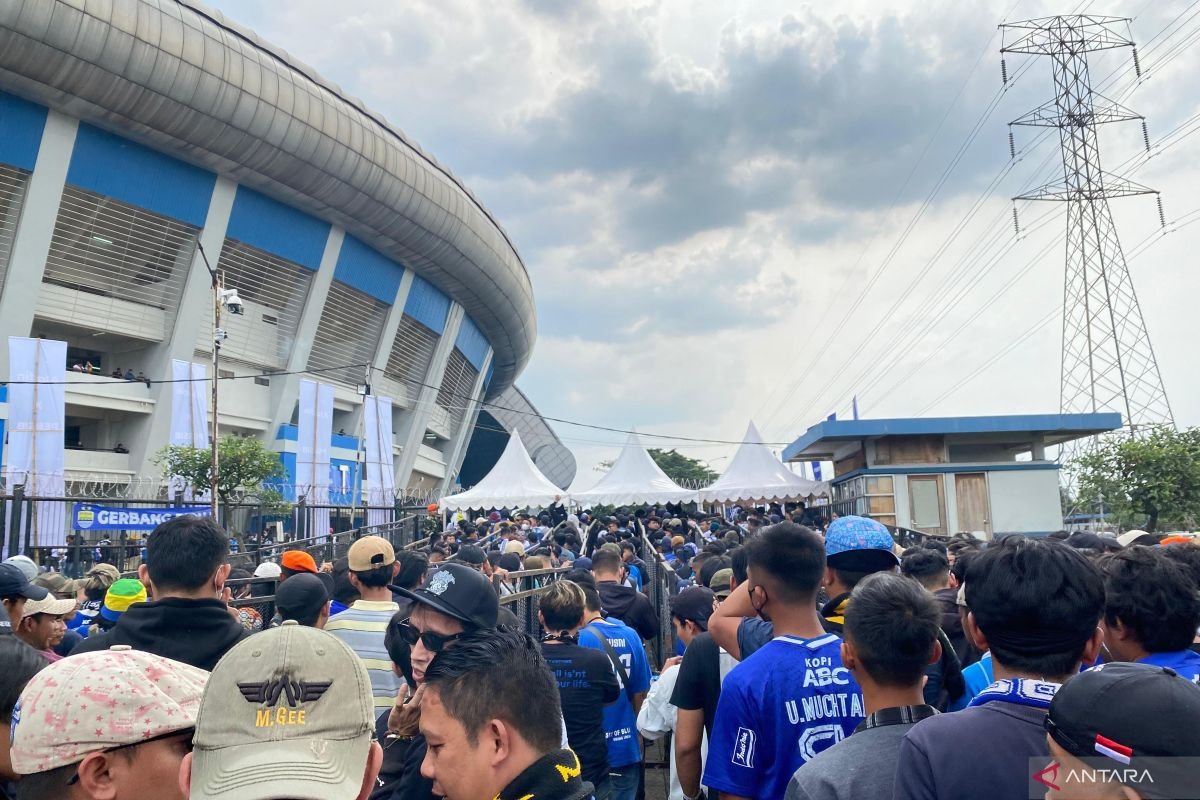 Berita Larangan Suporter PSS Sleman Masuk Stadion GBLA oleh Persib Bandung
