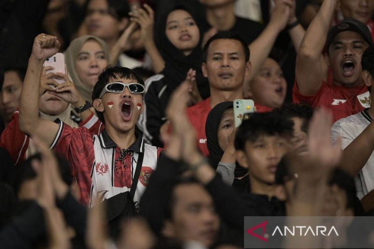 Berikut adalah beberapa alternatif judul untuk "God Bless dan Judika Bakar Semangat Penggemar Indonesia":

1. "God Bless dan Judika: Sinar Semangat untuk Penggemar Indonesia"
2. "Mengobarkan Semangat: God Bless dan Judika Bersatu untuk Indonesia"
3. "God Bless dan Judika: Memompa Energi Cinta dari Penggemar Indonesia"
4. "Semangat Berkobar: Penampilan God Bless dan Judika di Tanah Air"
5. "God Bless Bersama Judika: Satu Suara Menggugah Semangat Penggemar"
6. "Gelora Cinta Indonesia: God Bless dan Judika Mempersembahkan Semangat"
7. "Paduan Suara Energi: God Bless dan Judika Membangkitkan Jiwa Penonton"
8. "Menggugah Semangat! God Bless & Judika Bakar Panggung Indonesia"

Semoga salah satu judul ini cocok untuk kebutuhan Anda!