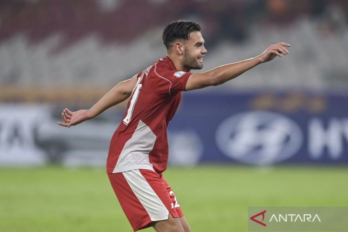 Tentu! Berikut adalah judul alternatif untuk "Pendapat Vanenburg tentang Selebrasi Pacu Jalur Jens Raven":

"Pandangan Vanenburg Mengenai Perayaan Pacu Jalur Versi Jens Raven"

Jika Anda memerlukan lebih banyak pilihan atau tema yang spesifik, silakan beritahu saya!