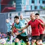 Berikut beberapa alternatif judul yang dapat Anda pertimbangkan:

1. "Persik Perkuat Tim Melalui Uji Coba"
2. "Persik Maksimalkan Strategi dengan Uji Coba Tim"
3. "Persik Lakukan Uji Coba untuk Optimalisasi Tim"
4. "Optimalisasi Tim Persik Melalui Sejumlah Uji Coba"
5. "Persik Giat Uji Coba untuk Meningkatkan Performa Tim"
6. "Pengujian Tim: Langkah Persik Menuju Optimalisasi"
7. "Persik Fokus pada Uji Coba untuk Penyempurnaan Tim"
8. "Uji Coba: Kunci Persik dalam Membangun Tim yang Kuat" 

Silakan pilih atau modifikasi sesuai kebutuhan Anda!