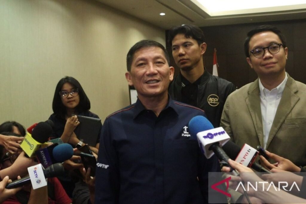 Berikut adalah beberapa alternatif judul untuk artikel tersebut:

"Persib Bandung Dikenal, Laga Pembuka I-League Batal: Ini Alasannya"
"I-League: Persib Bandung Batal Jadi Tim Pembuka, Simak Penjelasan Resminya"
"Keputusan Ulang: Persib Bandung Tak Akan Jadi Pembuka I-League, Inilah Penjelasannya"
"Persib Bandung Terpaksa Mundur dari Laga Pembuka I-League: Apa yang Terjadi?"
"Laga Pembuka I-League Tanpa Persib Bandung: Analisis dan Penjelasan"

Apakah ada yang ingin Anda kustomisasi lebih lanjut?