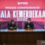 Sure! Here are some alternative titles for "Daftar Resmi Empat Negara Peserta Piala Kemerdekaan 2025":

1. "Empat Negara yang Berpartisipasi dalam Piala Kemerdekaan 2025: Daftar Resmi"
2. "Piala Kemerdekaan 2025: Daftar Resmi Empat Negara Peserta"
3. "Empat Negara Resmi Peserta Piala Kemerdekaan 2025"
4. "Peserta Piala Kemerdekaan 2025: Daftar Empat Negara Resmi"
5. "Daftar Empat Negara Peserta Piala Kemerdekaan 2025"
6. "Resmi: Empat Negara yang Akan Mengikuti Piala Kemerdekaan 2025"
7. "Daftar Negara Peserta Piala Kemerdekaan 2025: Empat Tim Resmi"
8. "Piala Kemerdekaan 2025: Negara Peserta Resmi"

Feel free to choose any of these or combine elements to create your own!