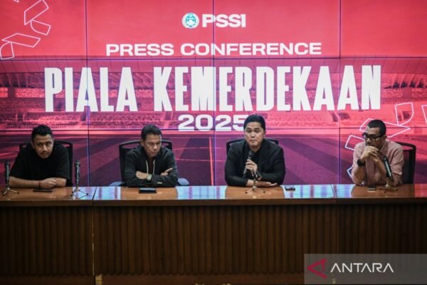 Sure! Here are some alternative titles for "Daftar Resmi Empat Negara Peserta Piala Kemerdekaan 2025":

1. "Empat Negara yang Berpartisipasi dalam Piala Kemerdekaan 2025: Daftar Resmi"
2. "Piala Kemerdekaan 2025: Daftar Resmi Empat Negara Peserta"
3. "Empat Negara Resmi Peserta Piala Kemerdekaan 2025"
4. "Peserta Piala Kemerdekaan 2025: Daftar Empat Negara Resmi"
5. "Daftar Empat Negara Peserta Piala Kemerdekaan 2025"
6. "Resmi: Empat Negara yang Akan Mengikuti Piala Kemerdekaan 2025"
7. "Daftar Negara Peserta Piala Kemerdekaan 2025: Empat Tim Resmi"
8. "Piala Kemerdekaan 2025: Negara Peserta Resmi"

Feel free to choose any of these or combine elements to create your own!