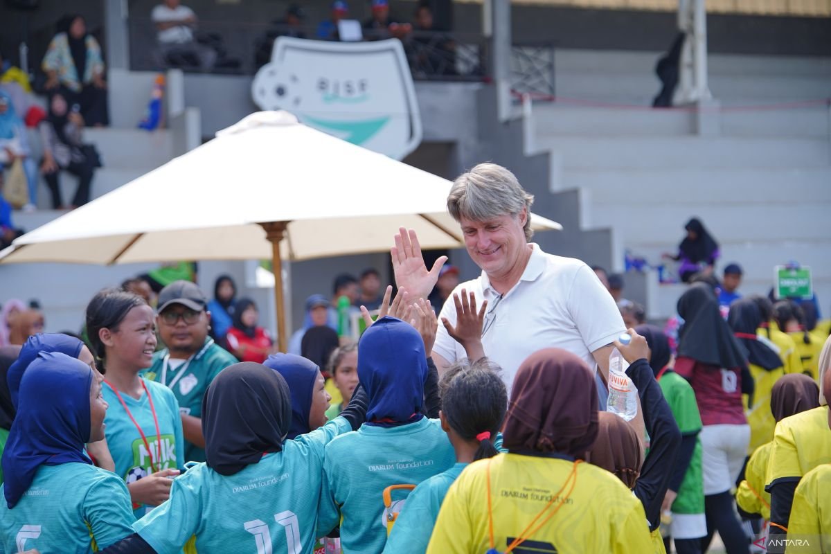 Berikut adalah beberapa alternatif judul untuk "Kuantitas dan Kualitas MLSC Bekasi Seri 1 Alami Peningkatan":

1. "Peningkatan Kuantitas dan Kualitas MLSC Bekasi Seri 1"
2. "Kualitas dan Kuantitas yang Meningkat: MLSC Bekasi Seri 1"
3. "Seri 1 MLSC Bekasi: Kemajuan dalam Kuantitas dan Kualitas"
4. "MLSC Bekasi Seri 1: Kualitas dan Kuantitas yang Berkembang Pesat"
5. "MLSC Bekasi Seri 1 Mencatat Peningkatan Kuantitas dan Kualitas"
6. "Menelisik Peningkatan Kualitas dan Kuantitas di MLSC Bekasi Seri 1"
7. "MLSC Bekasi Seri 1: Peningkatan Signifikan dalam Kuantitas dan Kualitas"

Anda dapat memilih salah satu atau menggabungkan elemen dari beberapa judul di atas sesuai kebutuhan!